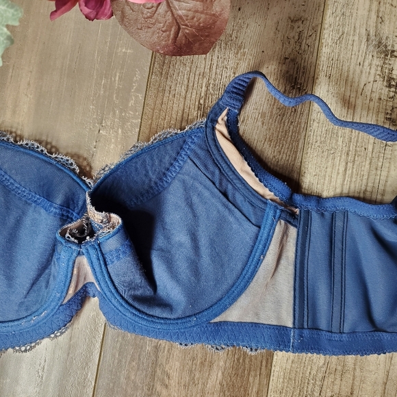 Wacoal Women's Blue and Gray Lace Underwire Bra Size 34C EUC - Picture 13 of 16